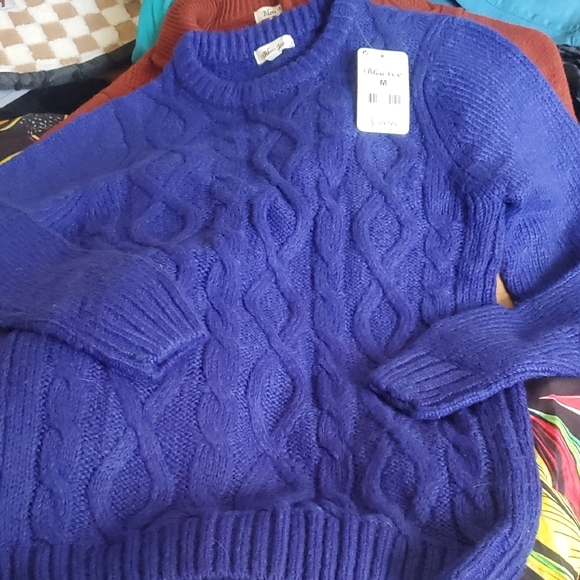 Purple Crewneck Sweater with Cable Knit Pattern and Cozy Texture - Picture 3 of 5